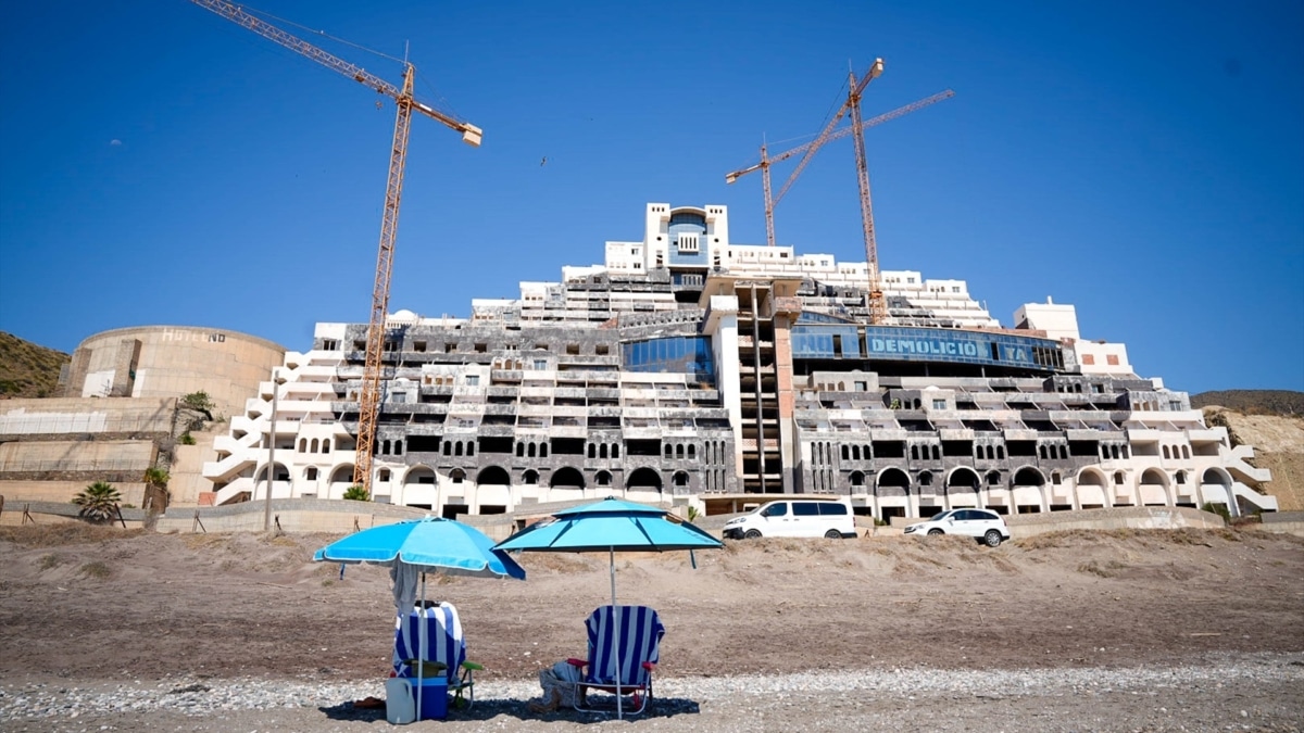 Imagen del hotel El Algarrobico en Carboneras (Almería), el pasado 7 de julio.