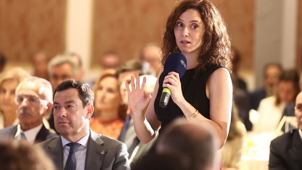 La presidenta de la Comunidad de Madrid, Isabel Díaz Ayuso, esta mañana en un desayuno informativo con Juan José Vivas
