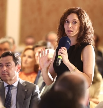Ayuso vuelve a ejercer de periodista, pregunta a Vivas qué pretende Marruecos [...]