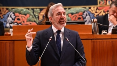 Azcón defiende el fichaje de su exasesora por Blackstone: "Cumple la Ley de Incompatibilidades y lo demás es una opinión"