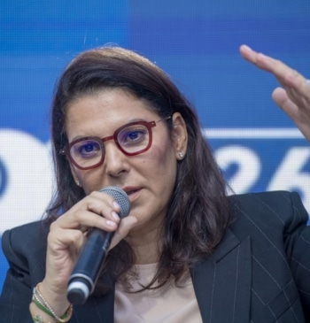 Mohamed VI presenta su primera ministra como un hito histórico, pero la [...]