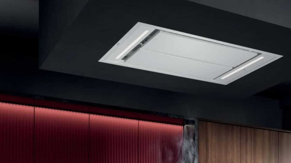 Campana extractora de techo: el recurso de los interioristas para una cocina más limpia y moderna