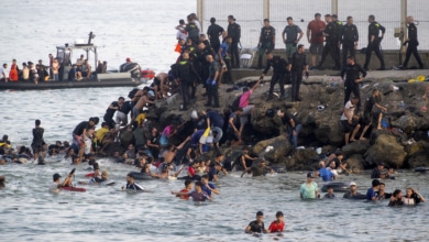 Cronología de la semana en la que Moncloa dejó a Vivas solo ante la entrada masiva de 80.000 personas en Ceuta