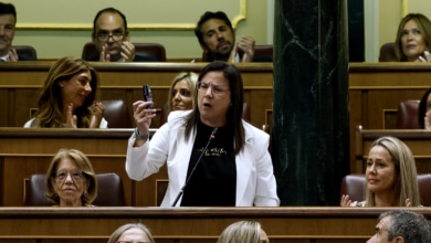 Armengol obliga a salir del pleno a una diputada del PP tras mostrar un bote de gas pimienta en su respuesta a Marlaska