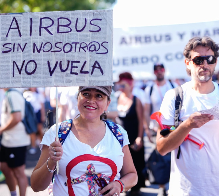 Miles de trabajadores de Airbus llevan a Madrid su batalla por los salarios: "La gente está muy enfadada"