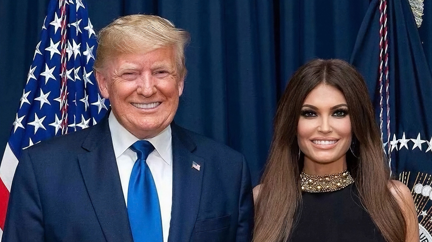 Donald Trump junto a Kimberly Guilfoyle, embajadora de Estados Unidos en Grecia.