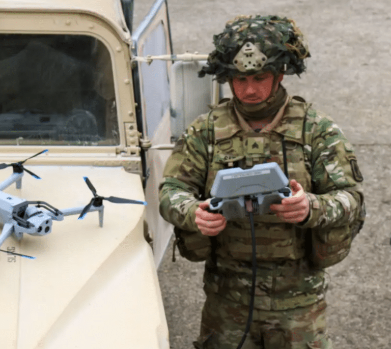 El Ejército de Tierra continúa con el despliegue de sus nuevos drones Skydio X10D y los envía a Letonia