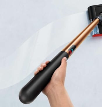 Así es la fregona eléctrica de Dyson que limpia debajo de los [...]