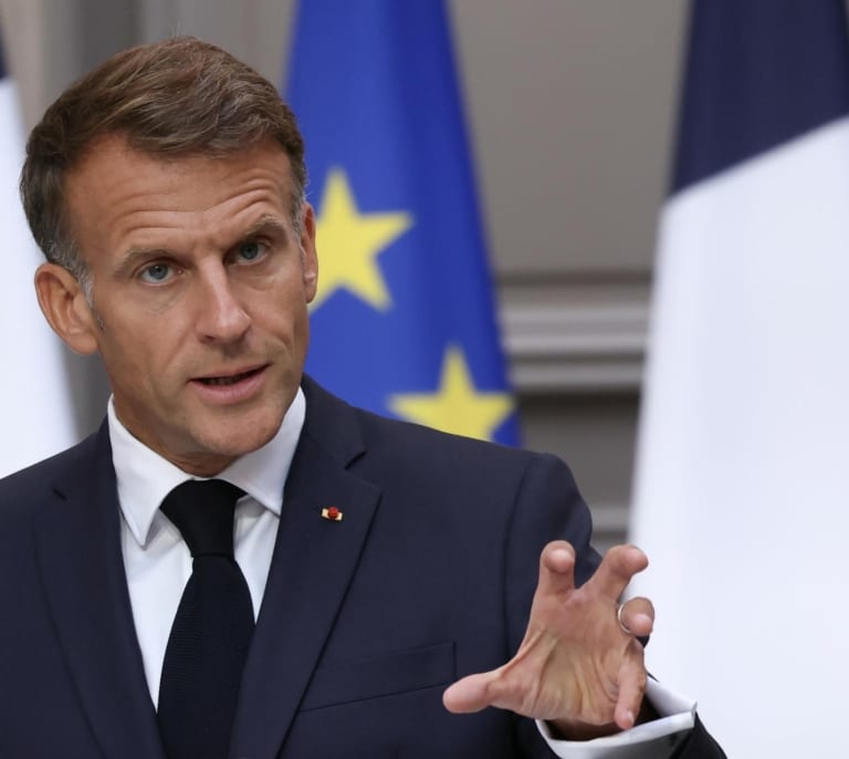 Macron ordena reforzar la protección de las infraestructuras críticas frente a ataques rusos
