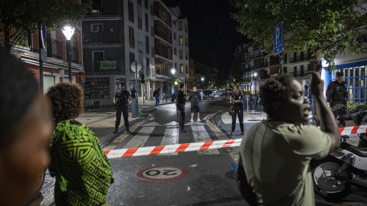Vigilancia policial en Fuenterrabía tras la muerte de un hombre a disparos de un policía local.