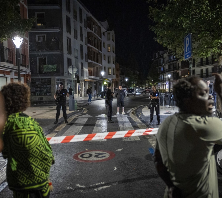 La muerte de un senegalés con problemas mentales a disparos de un policía local conmociona Fuenterrabía