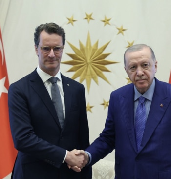 Hendrik Wüst, el 'delfín' de Merz, ya ejerce fuera de Alemania: Erdogan [...]