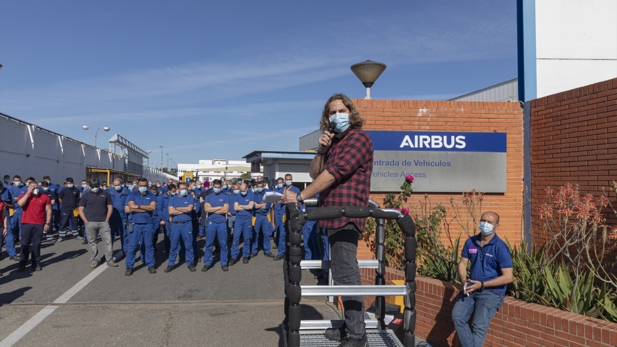 Concentración de CCOO y del comité de empresa de Airbus Tablada para defender el empleo