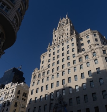 Telefónica cierra la venta de su edificio de Gran Vía en Madrid [...]