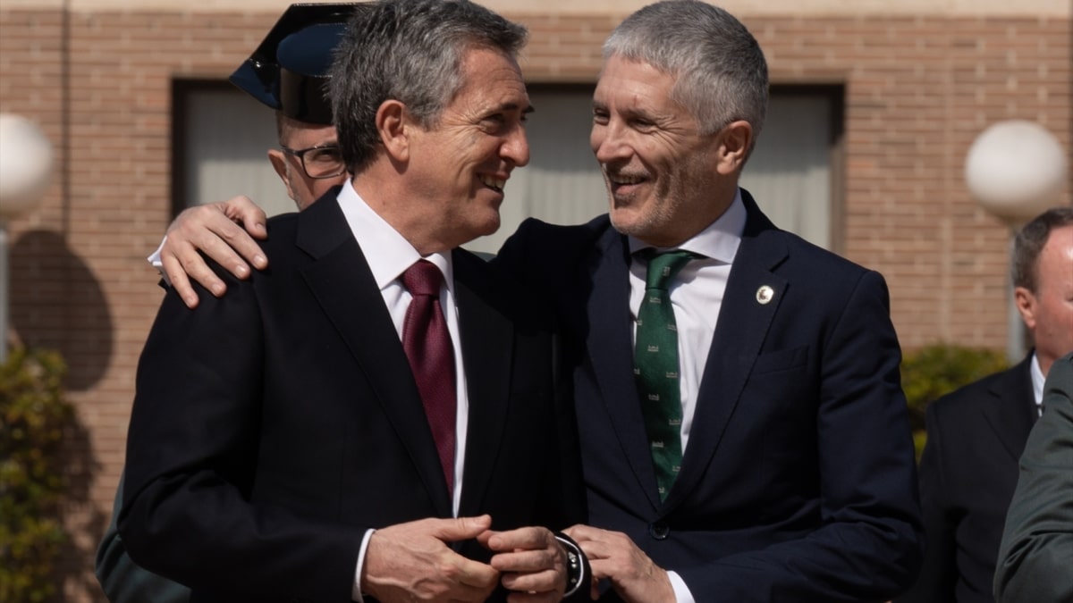 El exdirector general de la Guardia Civil, Leonardo Marcos y el ministro de Interior, Fernando Grande-Marlaska