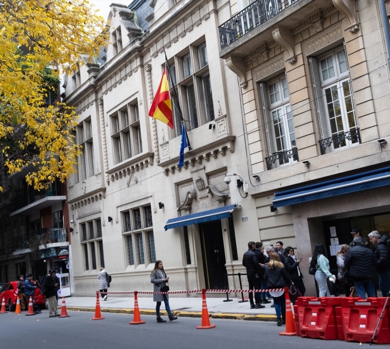 Los diplomáticos denuncian el daño reputacional por la "falta de planificación" en la ley de nietos