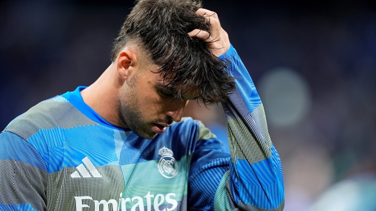 Raúl Asencio durante un calentamiento la temporada pasada