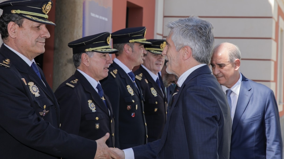 El ministro del Interior, Fernando Grande-Marlaska, y el director general de la Policía, Francisco Pardo.