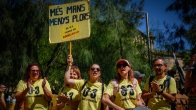 Marea docente en Barcelona: miles de profesores exigen soluciones ante la "emergencia educativa"