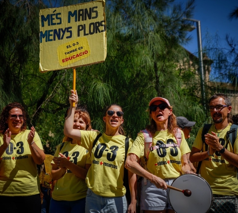 Marea docente en Barcelona: miles de profesores exigen soluciones ante la "emergencia educativa"