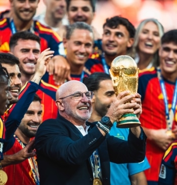 España estrena su nueva estrella mundialista: la lista de Luis de la [...]