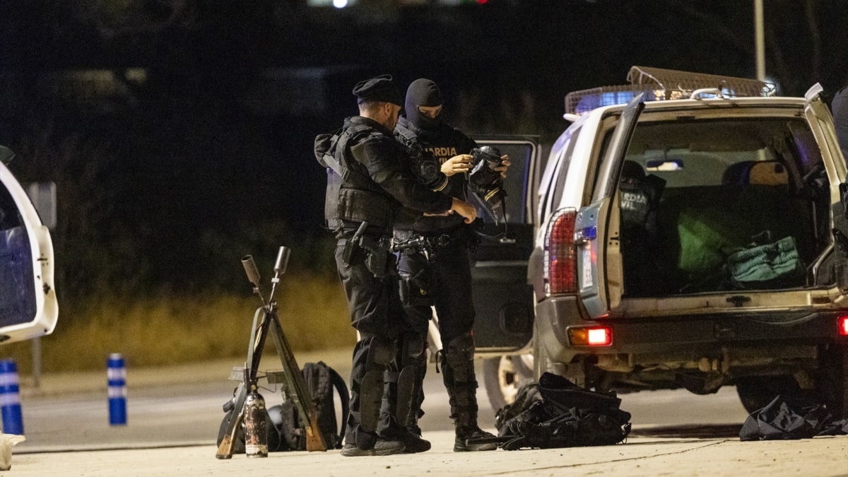 Miembros de la guardia civil, a 31 de julio de 2026, en Melilla