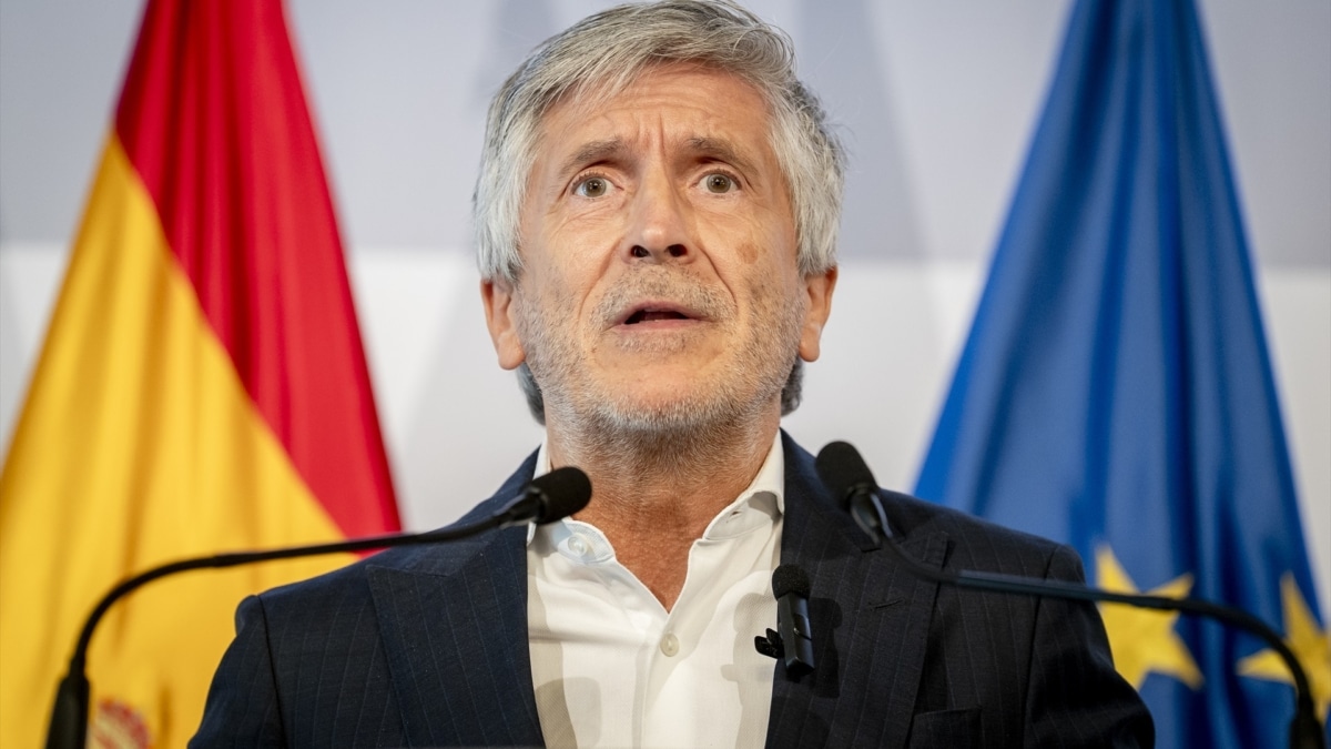 El ministro del Interior, Fernando Grande-Marlaska, atiende a los medios de comunicación tras la reunión del consejo extraordinario de ministros del Interior de la UE por la crisis en Ceuta