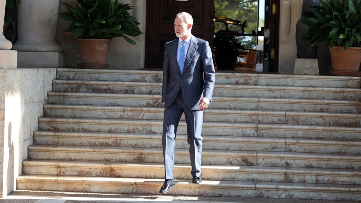 El Rey VI junto a Juan Jesús Vivas Lara, presidente de la Ciudad Autónoma de Ceuta