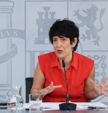 El Gobierno califica de "buenas" sus relaciones con el rey y niega [...]