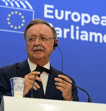 El Gobierno pasa al ataque contra Vivas por su guerra de "desgaste" [...]