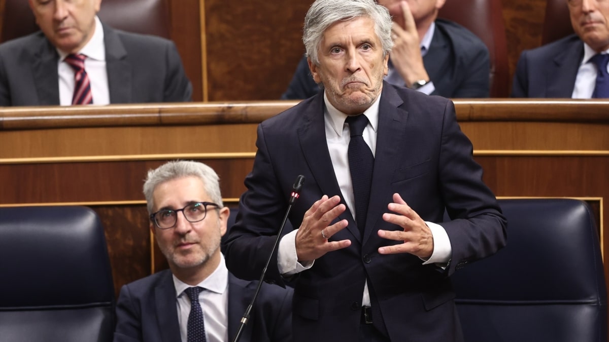 El ministro del Interior, Fernando Grande-Marlaska, interviene durante una sesión plenaria en el Congreso de los Diputados, a 9 de septiembre de 2026, en Madrid