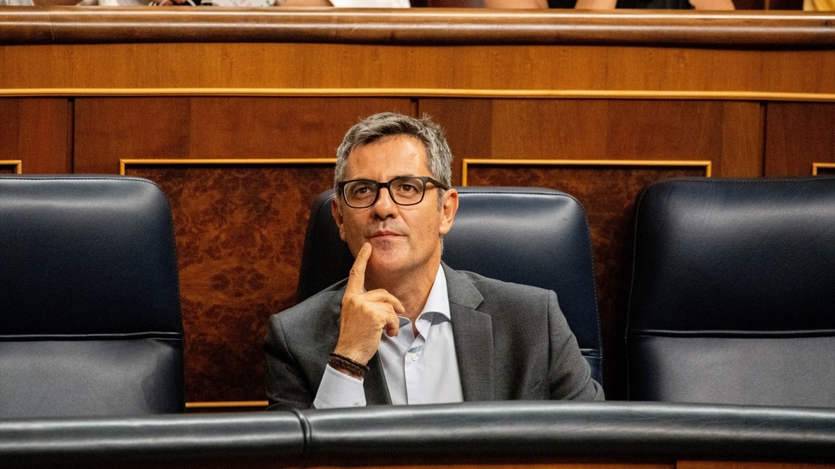 El ministro de la Presidencia, Justicia y Relaciones con las Cortes, Félix Bolaños, durante una sesión plenaria en el Congreso de los Diputados