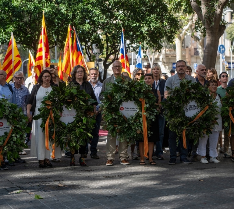 45.000 personas se manifiestan en Barcelona en la Diada, marcada por los llamamientos contra el "odio"