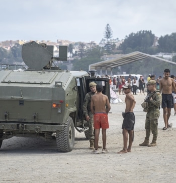 Los militares se plantan por primera vez en Ceuta ante el Gobierno: [...]