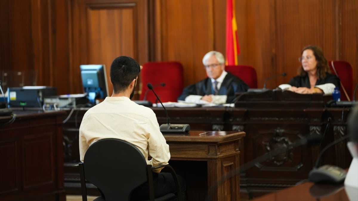 El acusado por la muerte de Ana Buza mantiene que intentó "salvarla" y la Fiscalía ve "insostenible" el atropello