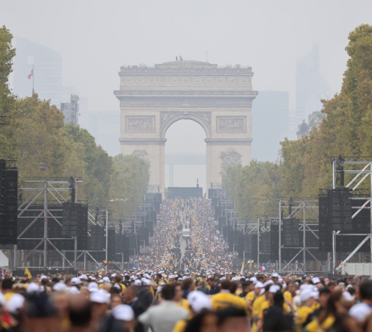 700.000 fieles aclaman a León XIV en París: "¡Construyan una nación renovada bajo sus raíces cristianas!"