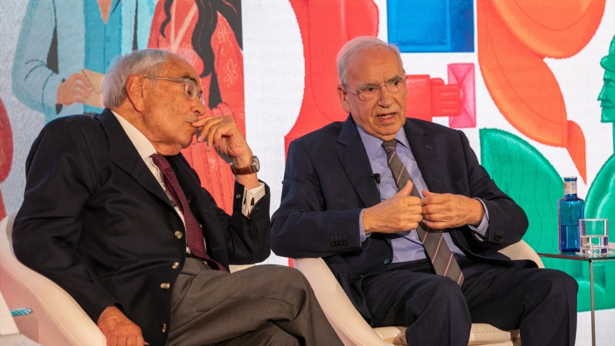 Rodolfo Martín Villa y Alfonso Guerra, en Toledo.