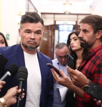 Rufián a Otegi tras su encuentro con Puigdemont: "Pues dile que vote [...]