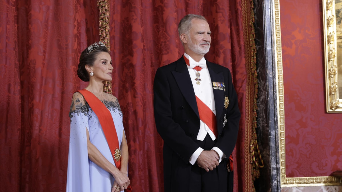 Felipe VI califica de "inaceptable" la entrada masiva de migrantes en Ceuta y reclama más colaboración europea