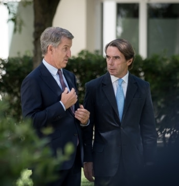 Aznar defiende el patriotismo de Feijóo frente a Abascal: "No le hace [...]