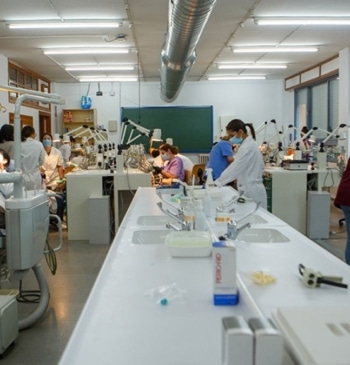 Andalucía dispara su oferta de Formación Profesional con más de 30.000 plazas [...]