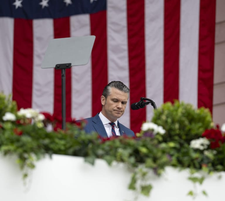 Crisis en el Pentágono: dimite el secretario del Ejército de EEUU por desacuerdos con Hegseth