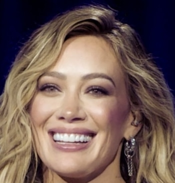Hilary Duff en un concierto de su gira