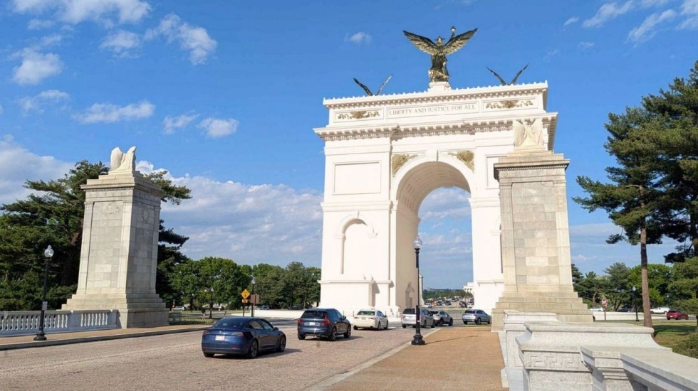 El arco de triunfo de Donald Trump, un “capricho parisino” que estará defendido por drones y francotiradores 