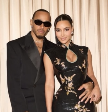 Kim Kardashian y Lewis Hamilton durante la gala de inauguración del Lucas Museum