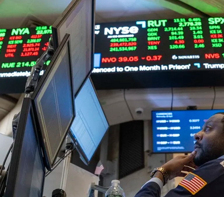 Las diez empresas que dominan la carrera por la IA concentran cuatro de cada diez euros del principal índice bursátil de EEUU