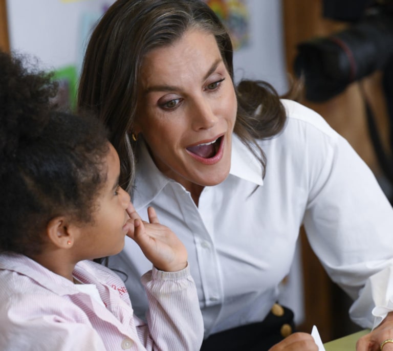 La reina vuelve a su cole para abrir el curso escolar: las mejores imágenes de la visita de doña Letizia al colegio La Gesta de Oviedo