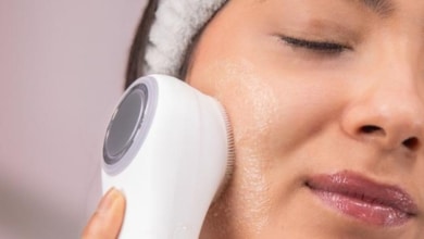 El 'glow-up' que te pide tu rutina de skincare: este dispositivo limpia en profundidad y estimula la piel con microcorrientes 