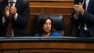 Margarita Robles no aplaude