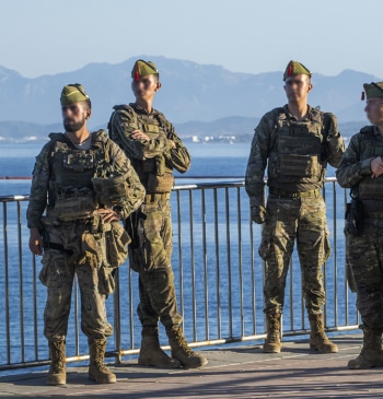 Defensa autoriza a los militares de Ceuta a llevar armas como autodefensa